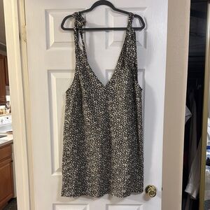 Black and White Floral Sleeveless Dress